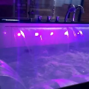 Appartement Légende Journée Ou Nuitée Romantique, Jacuzzi Privatif,location Pour Amoureux Insolite Week-end En Nuit De Noce Et Lune De Miel Marseille,avignon,nîmes 