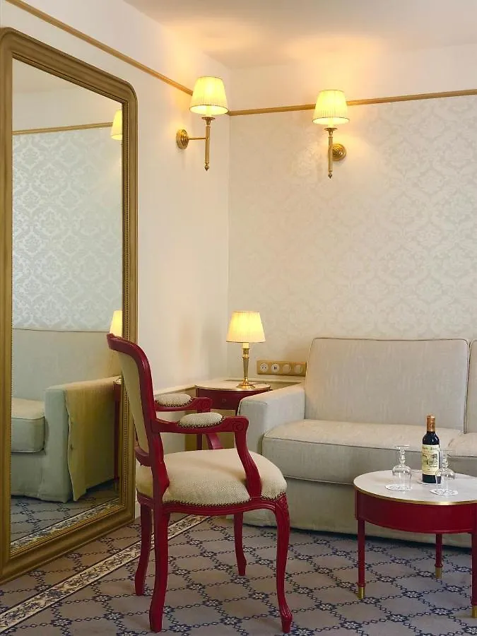 ****  Hotel Mayfair Paris France